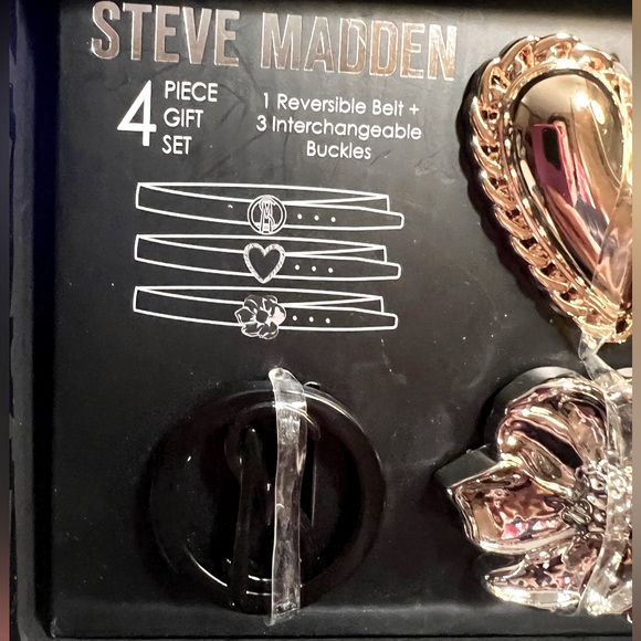 Steve Madden NWT Reversible Belt & 3 Interchangeable Buckles 4 Piece Gift Set - Picture 4 of 7